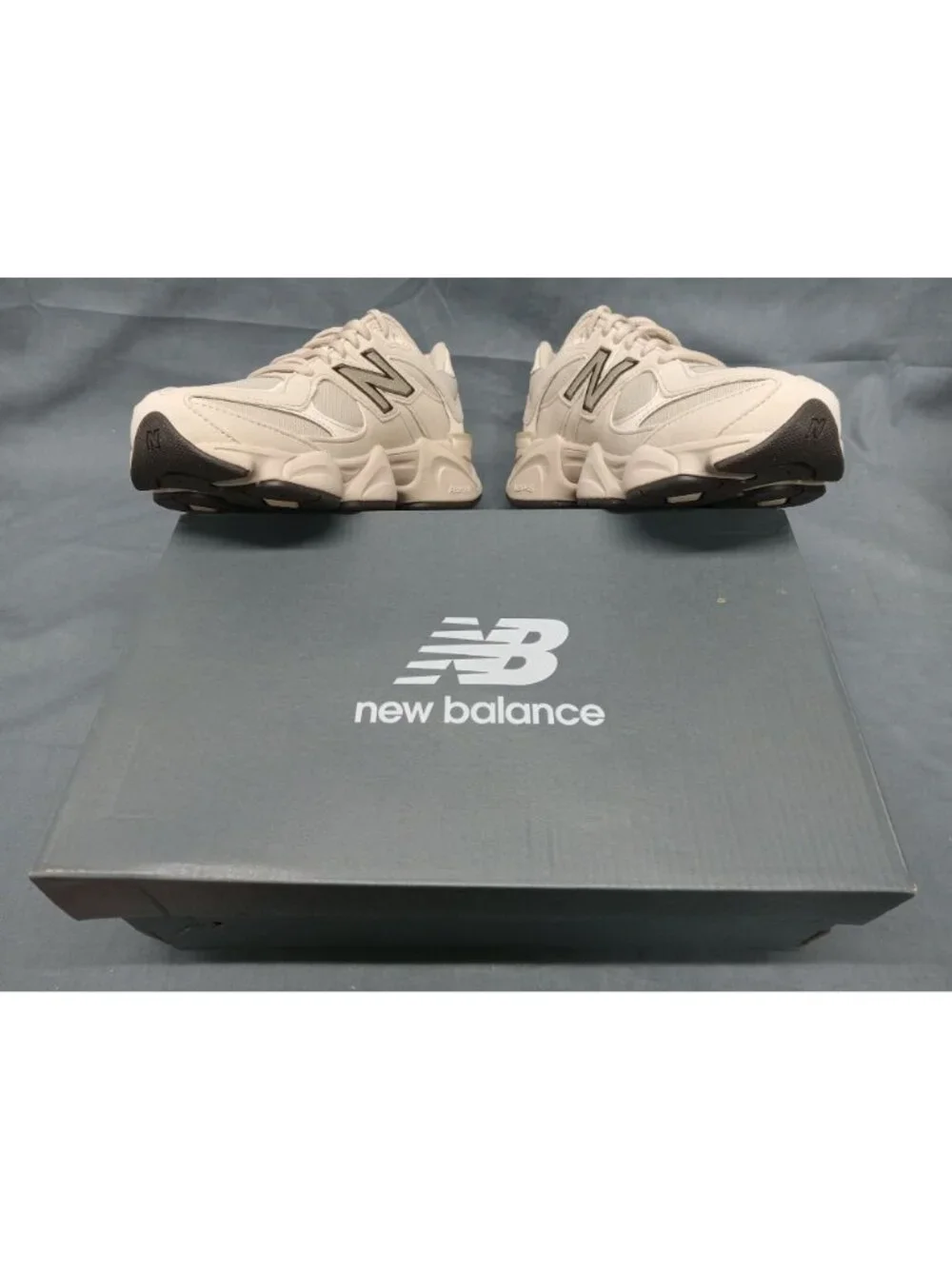 New Balance 9060 (GS) Sneakers G90607GY Grey Beige Boys Size 5 NEW IN BOX!